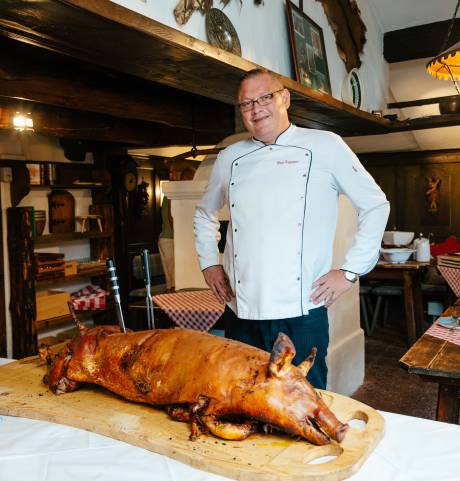 Event im MONDI Resort Gastein: SPANFERKEL AUS DEM BUCHENHOLZ-ERDOFEN